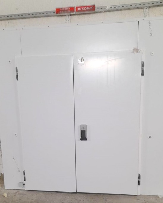 «ПрофХолод» реализовал нестандартное решение для хладокомбината на базе дверного блока из сэндвич-панелей и распашной холодильной двери