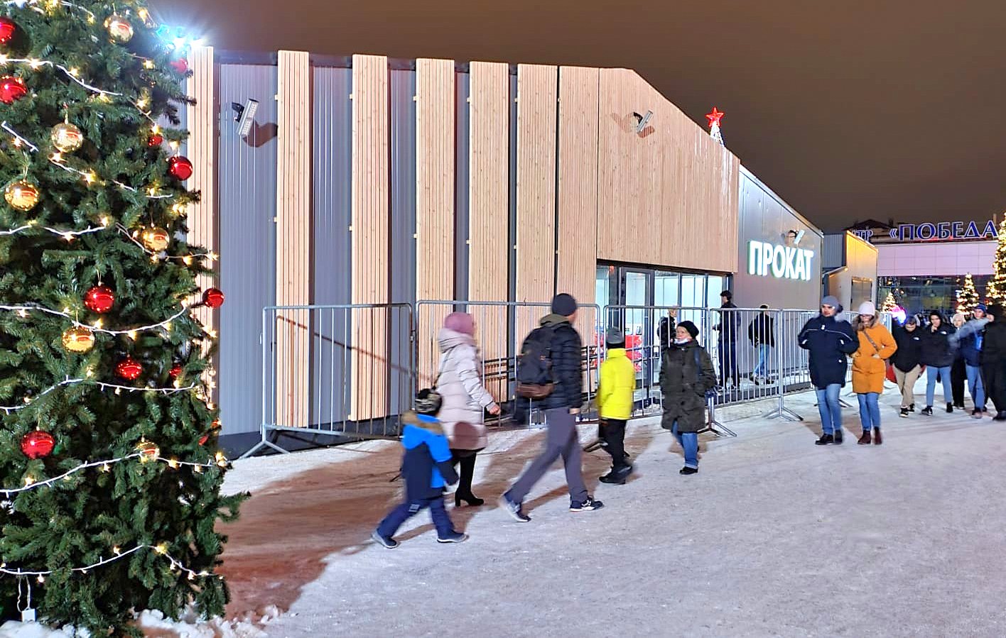 Зима продолжается: из сэндвич-панелей «ПрофХолода» с PIR Premier построены быстровозводимые здания для всесезонных катков в Подмосковье